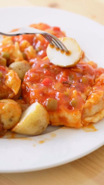 A veces solo apetece comer rico… sin complicarte 🍽️

Y ahí es donde Fresh To Go te lo pone fácil 👀

Hoy combinamos pescado a la portuguesa con papas arrugadas… pero puedes crear tu plato como más te guste👌🏼

Diferentes opciones, diferentes combinaciones y la comodidad de solo llegar, elegir y disfrutar ✨

📍Fresh To Go en tu SPAR

#freshtogo #spar #comidapreparada #comidacasera #comidaparallevar